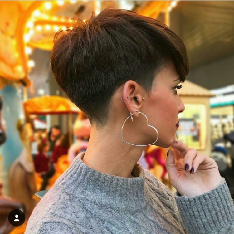 Стрижка с коротким затылком