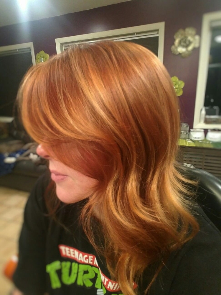 Мелирование рыжими прядями на русые