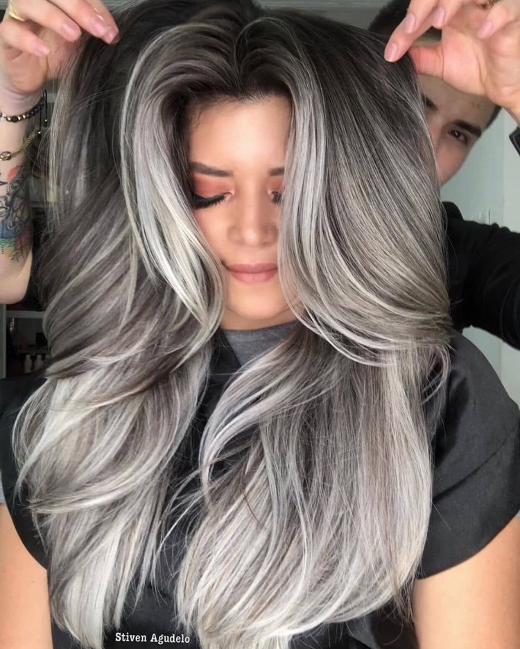 Сложное окрашивание на длинные волосы с седыми корнями