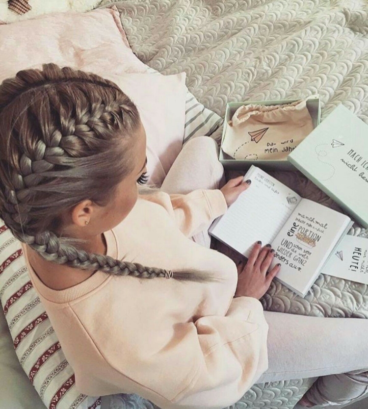 Свадебная прическа с брейдами