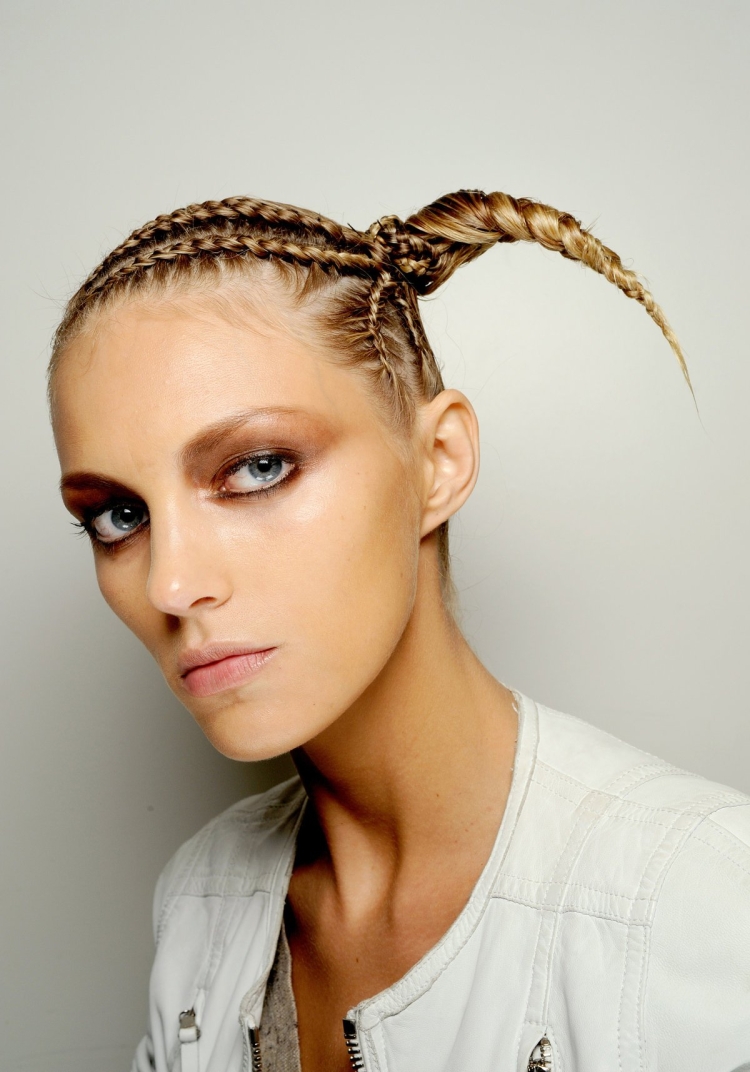 Прически с косичками