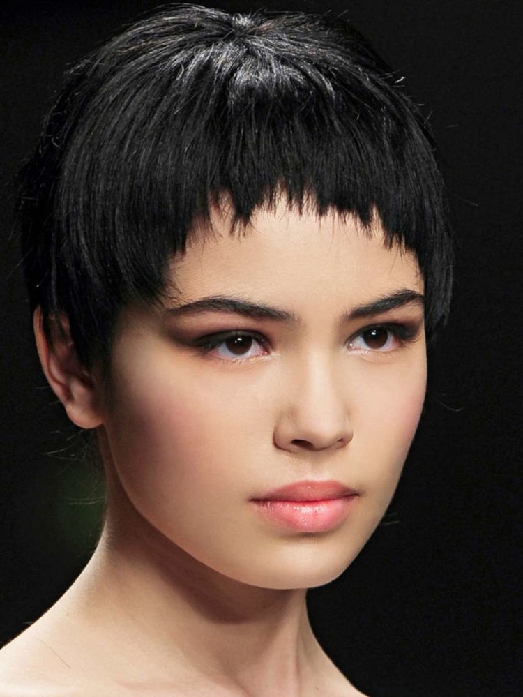 Короткая филированная челка