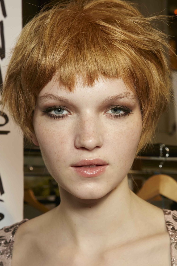 Короткая рваная челка