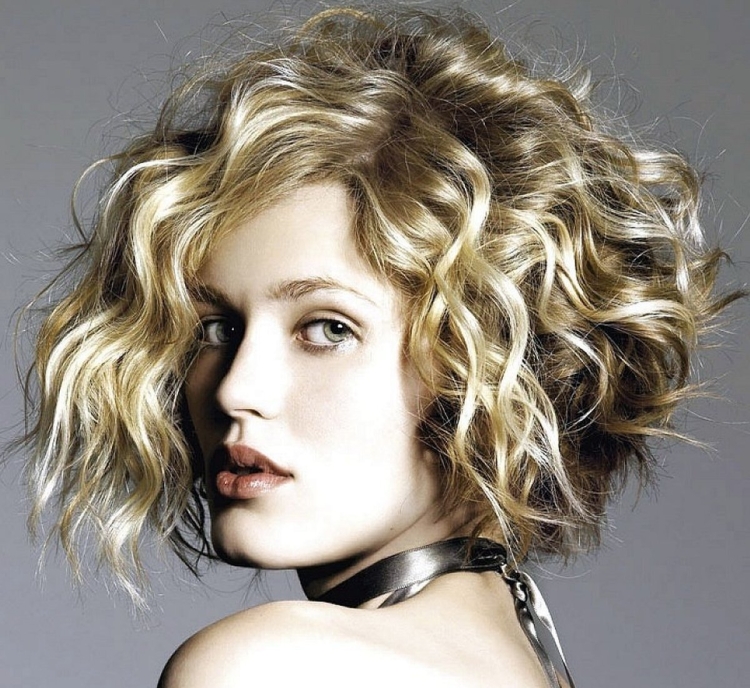 Каре растрепанный Боб