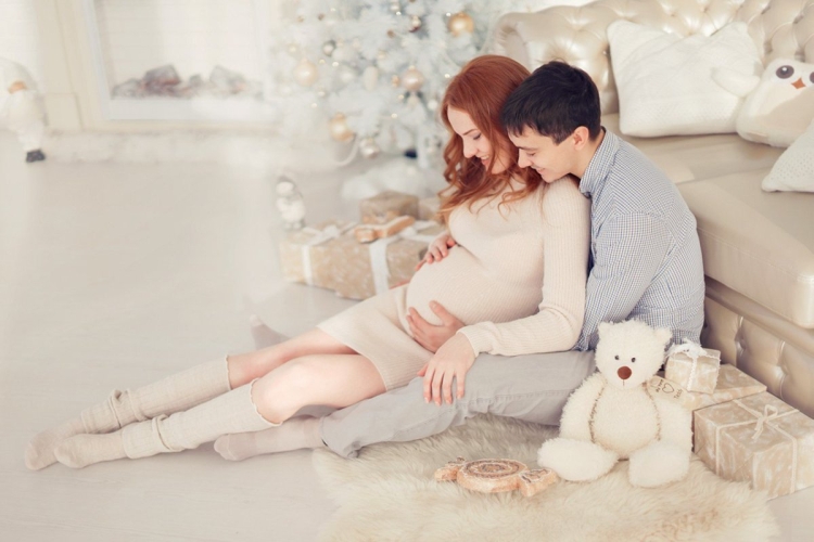 Новогодняя фотосессия беременной с мужем