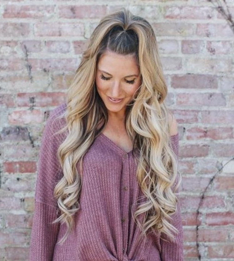 Хвостик с распущенными волосами