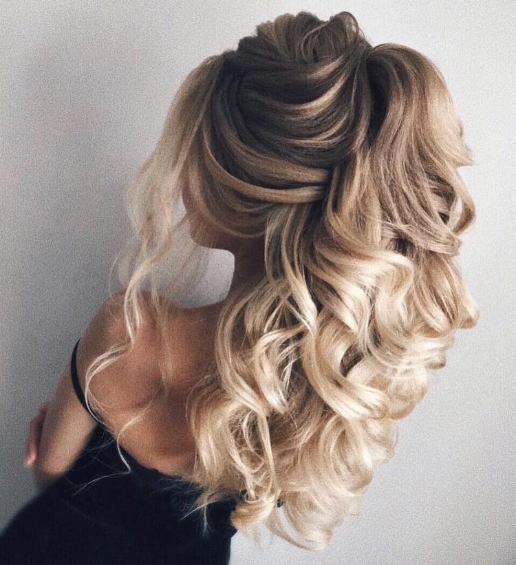 Прически на длинные накрученные волосы