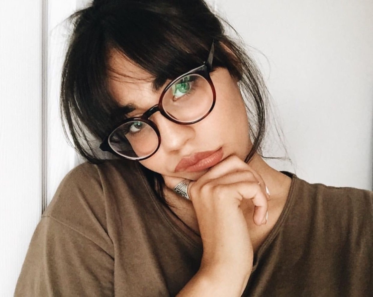 Челка с очками