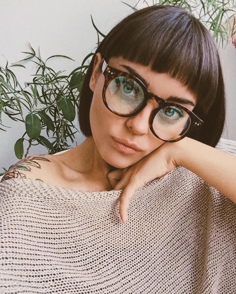 Челка с очками