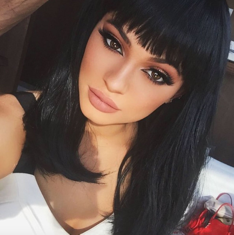Кайли Дженнер с челкой