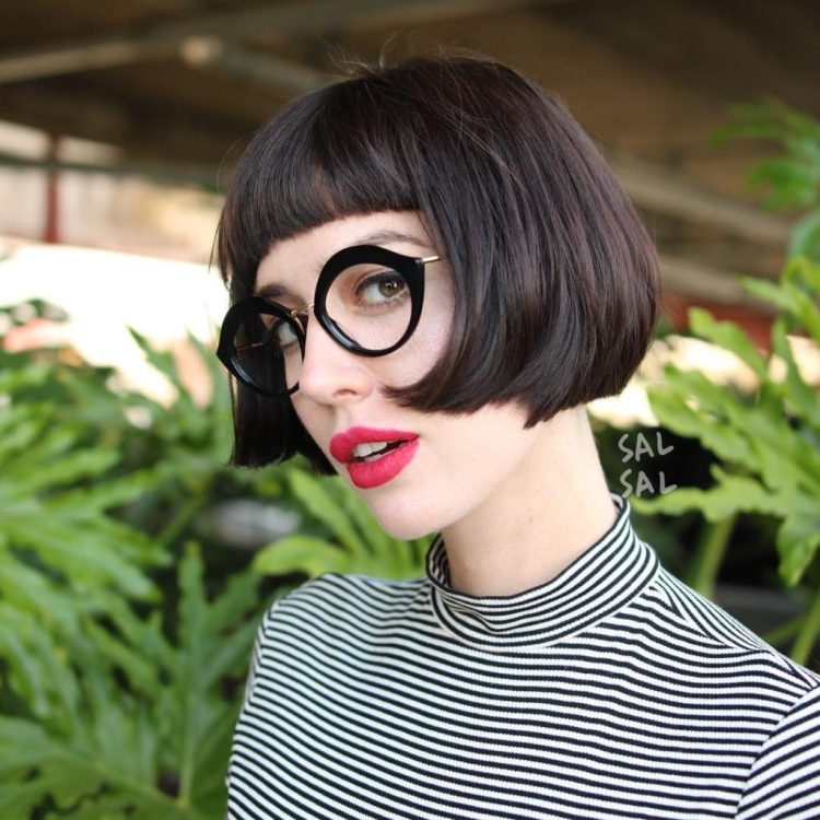 Кородпое каре с челкой