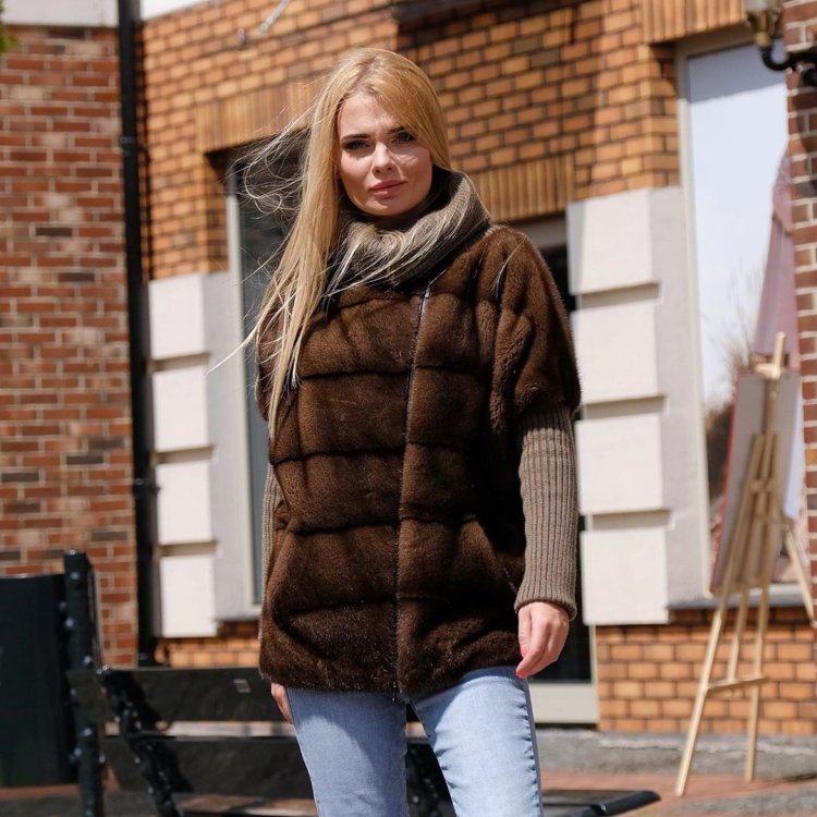 Шуба с вязанными рукавами