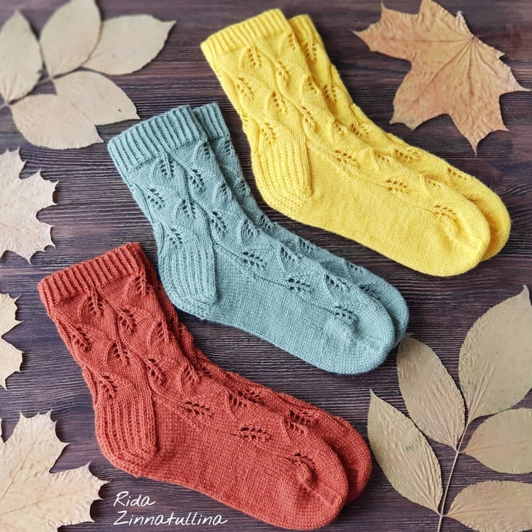 Носочки с листиками