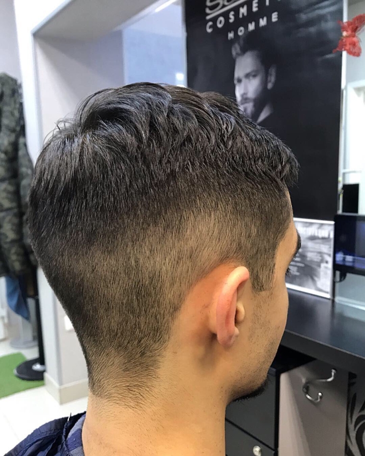 Модельная стрижка сзади