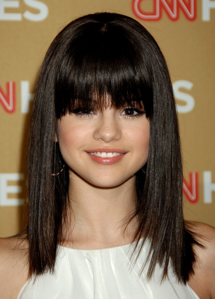 Стрижка Селены Гомес Каскад