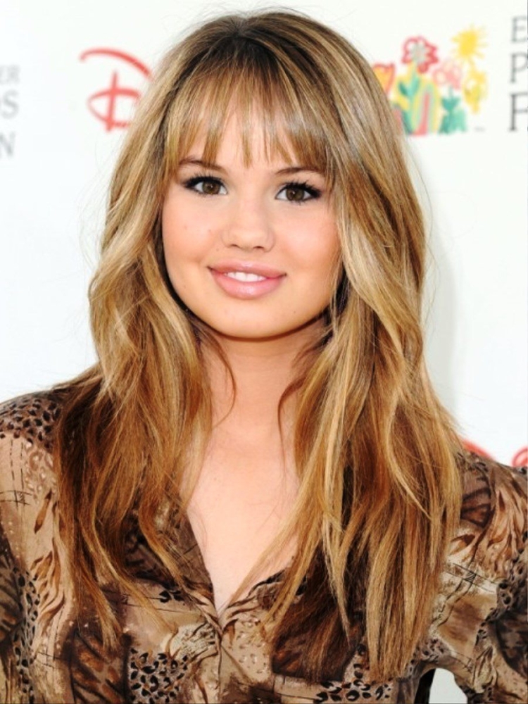 Прическа для круглого лица длинные волосы с челкой