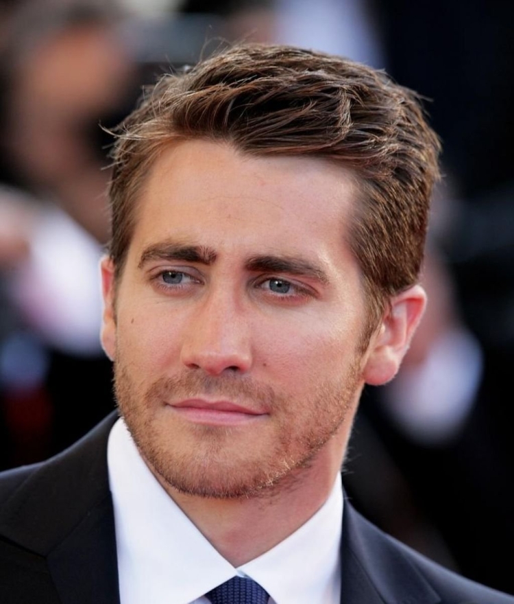 Джейк Джилленхол прическа