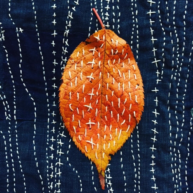 Лист вышитый сашико