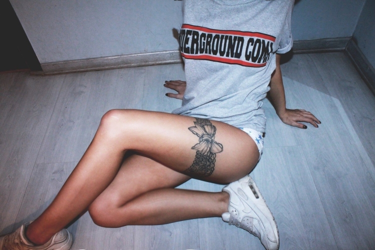 Тату на ноге сверху