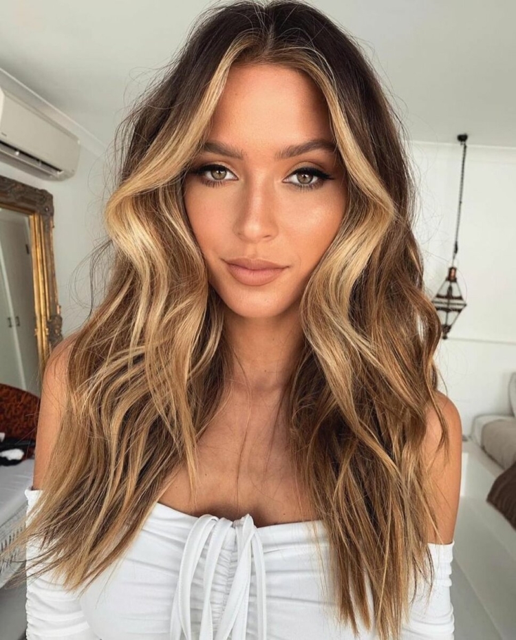 Светлые пряди у лица