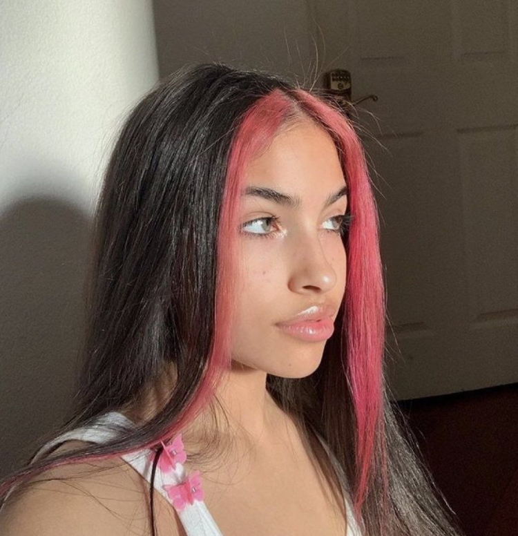 Цветные пряди у лица