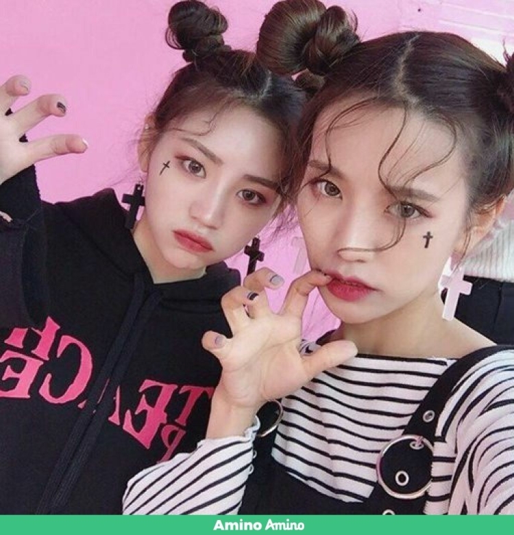 Две милые кореянки