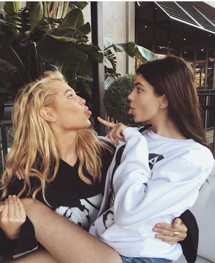 Лучшие подруги селфи