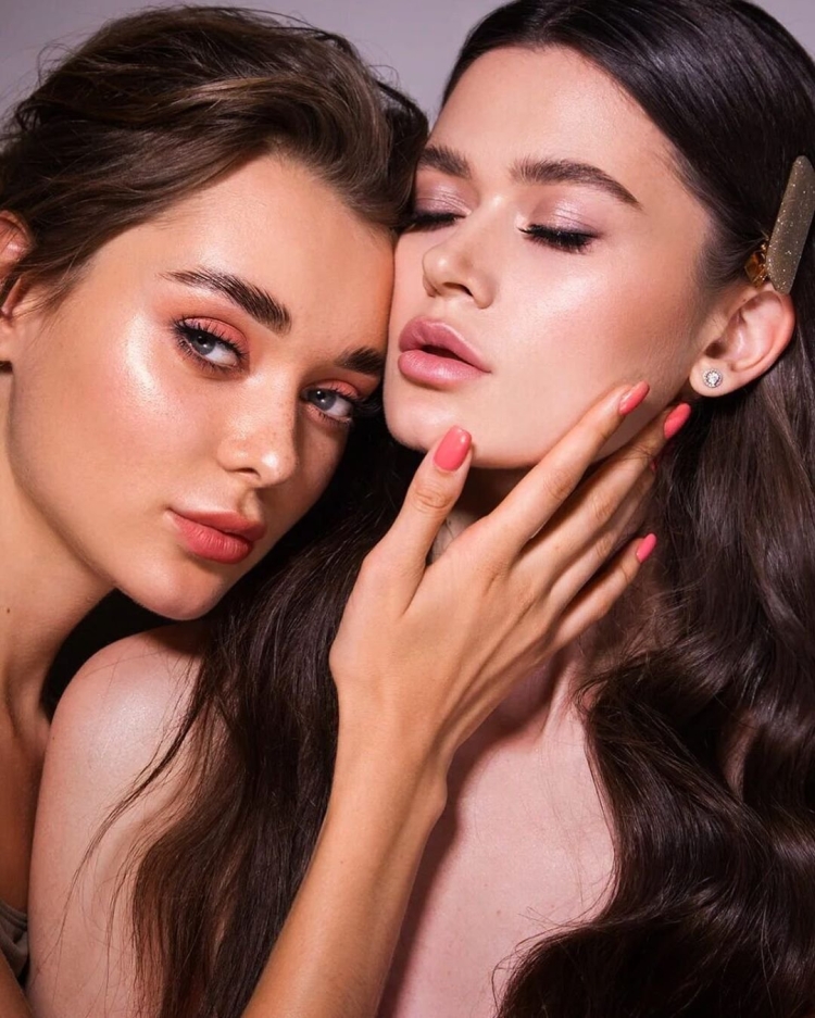 Парный макияж для сестер