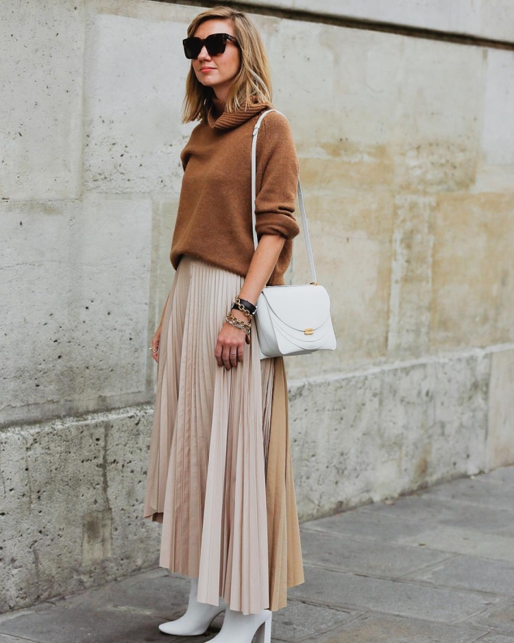 Бежевая юбка плиссе образы