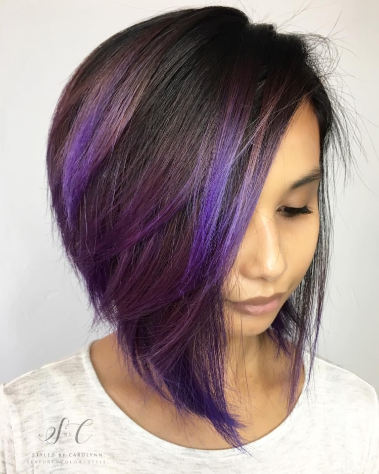 Каре с фиолетовыми прядями