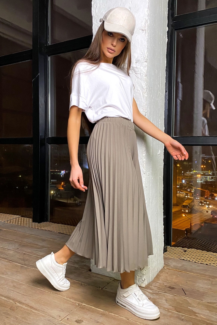 Серая плиссированная юбка