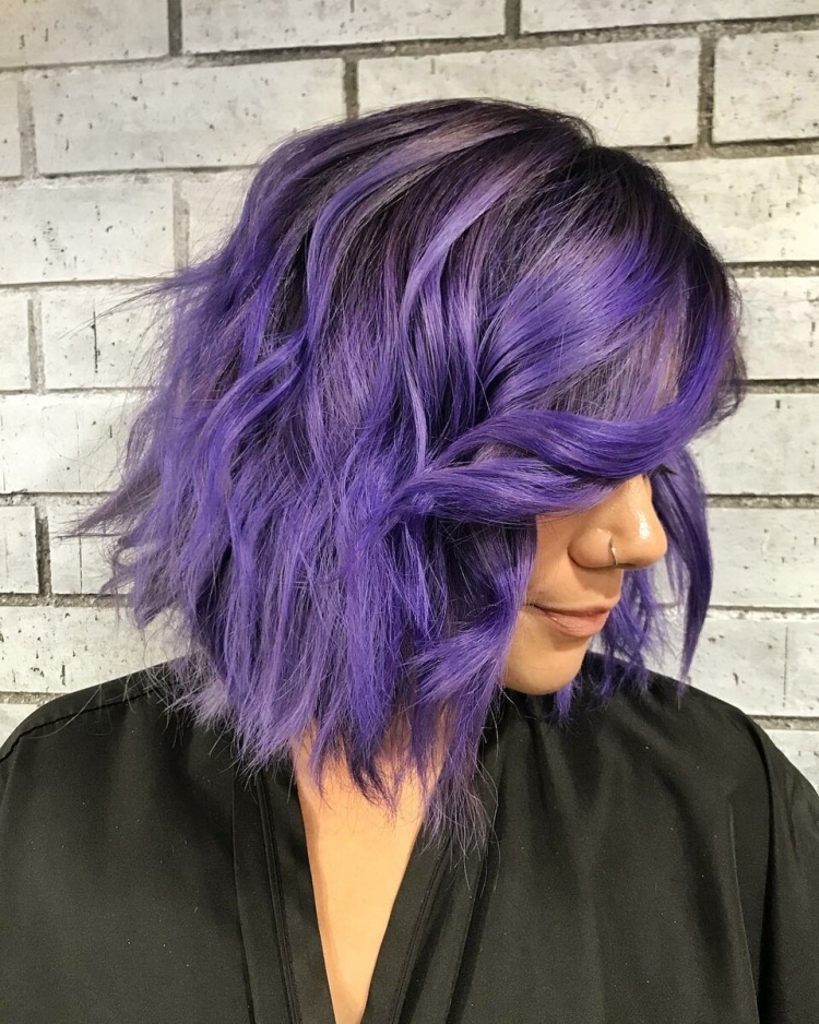 Миа Бойко с фиолетовыми волосами