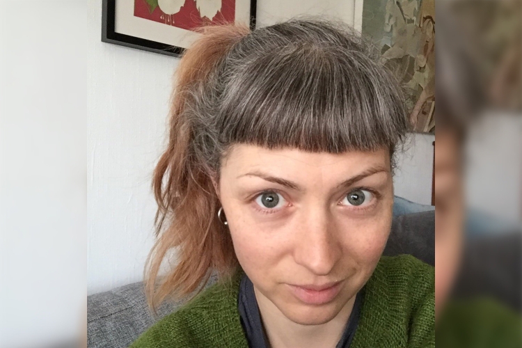 Седая челка