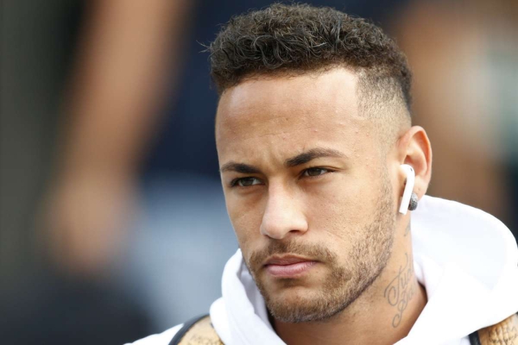 Прическа Неймара короткая