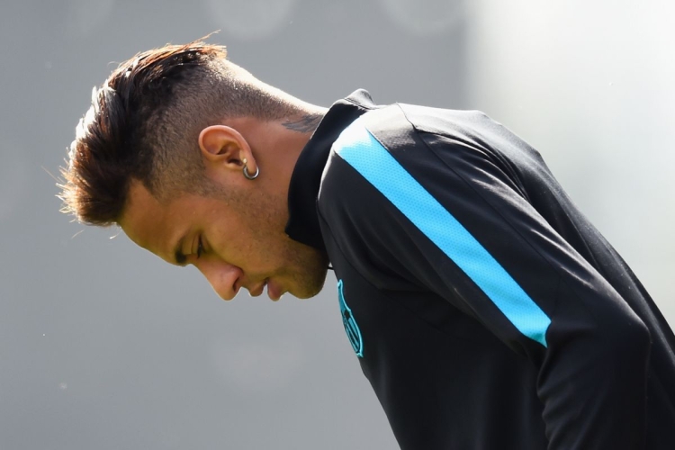 Прическа Неймара короткая