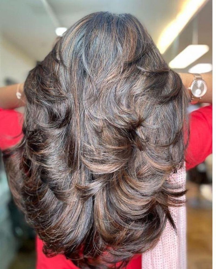 Стрижка бабочка женская на длинные волосы