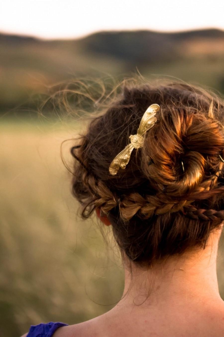 Прическа бабочка из волос