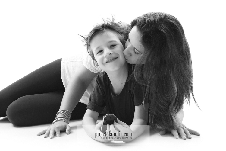 Фотосессия мама с сыном и дочкой