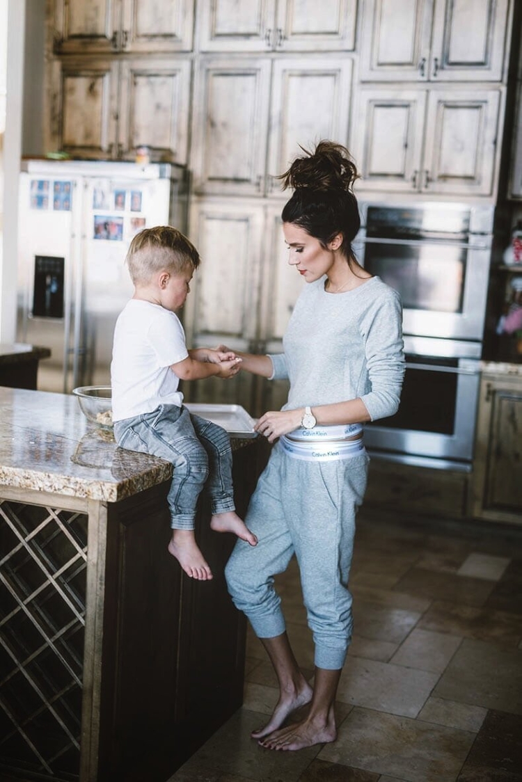 Фотосессия мама и сын в студии