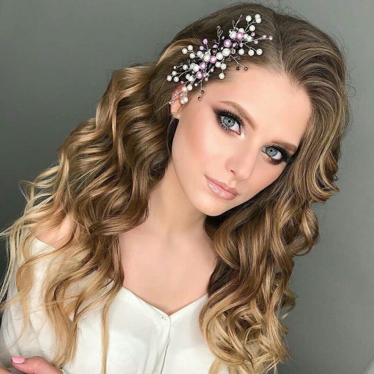 Локоны и макияж на выпускной