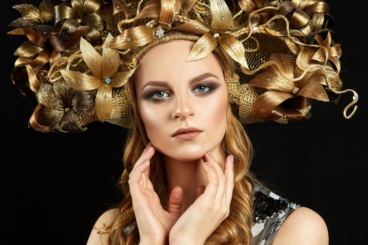 Фантазийная и карнавальная прически