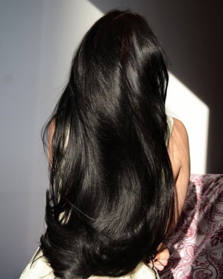 Длинные черные волосы