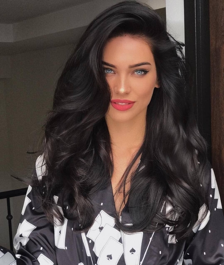 Даша Деревянкина волосы