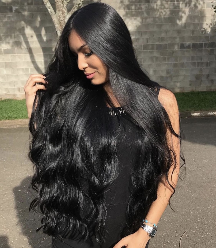 Брюнетки с длинными волосами