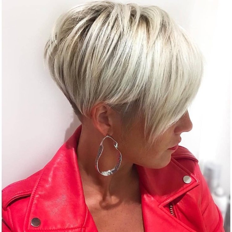 Стрижка Пикси-Боб на короткие волосы с челкой