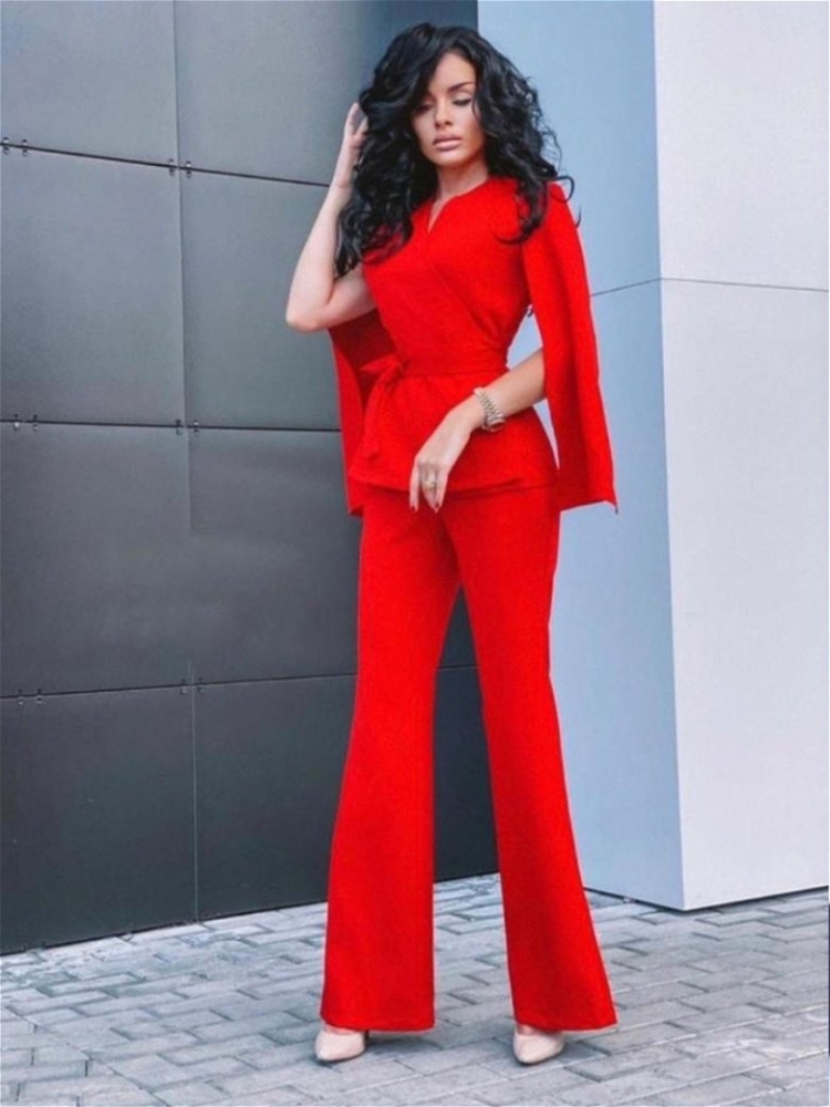 Брючный костюм с брюками клеш