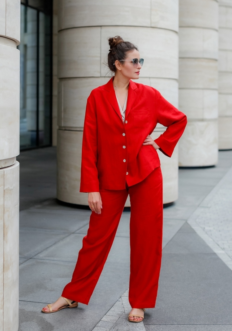 Костюм пижамного стиля женский брючный