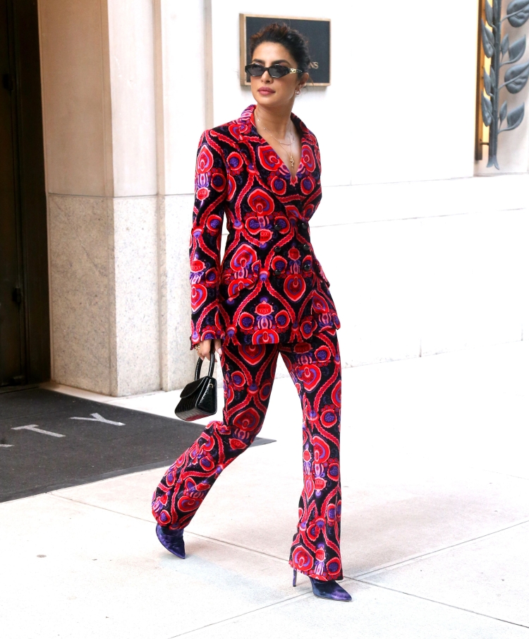 Приянка Чопра в костюме