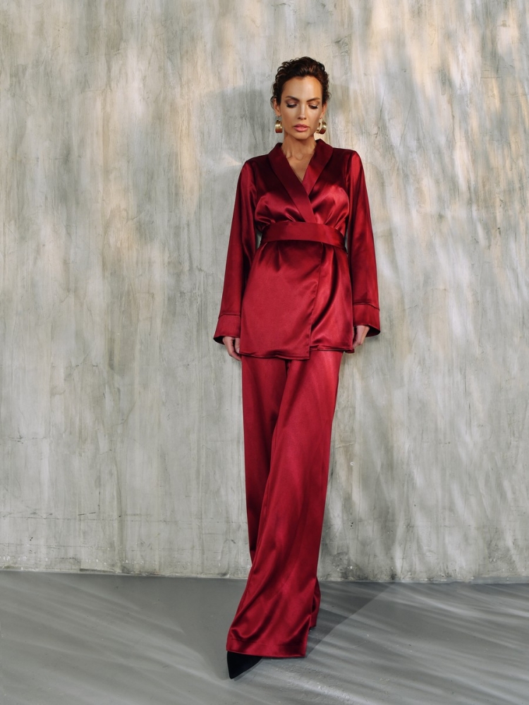 Атласный костюм женский