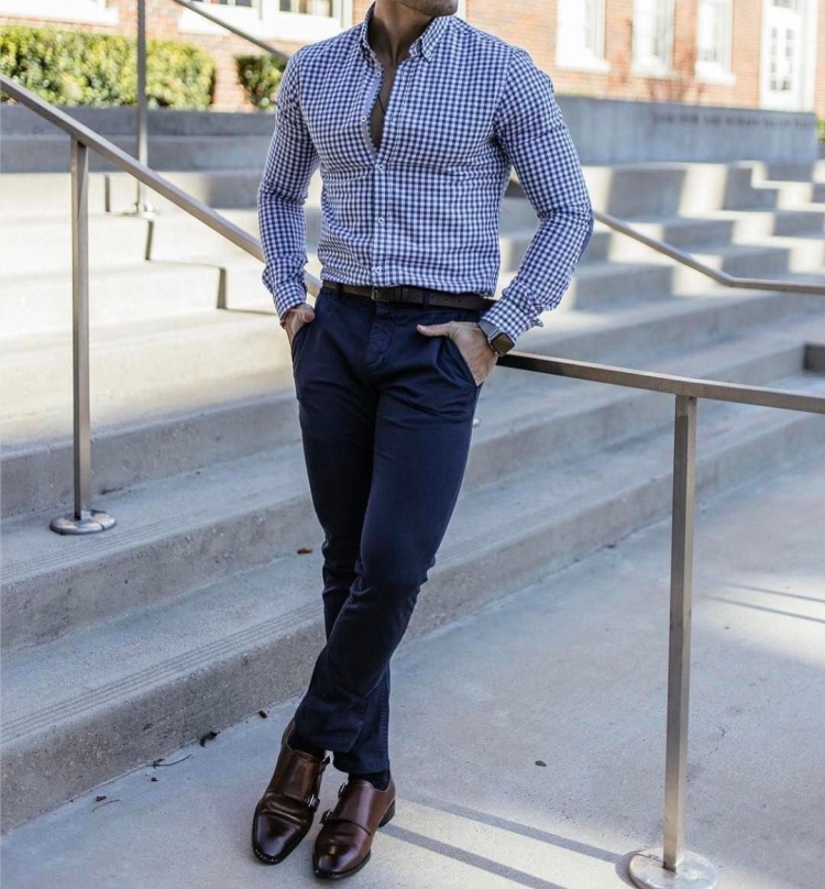 Рубашка к синим брюкам